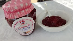 Strawberry jam with ginger