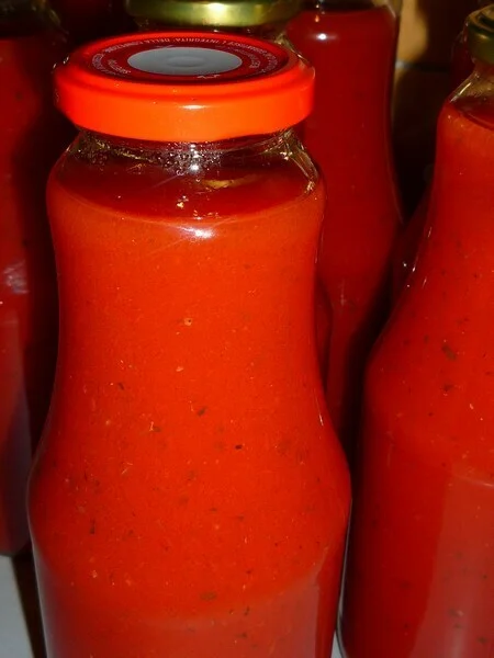 How to make tomato juice with basil