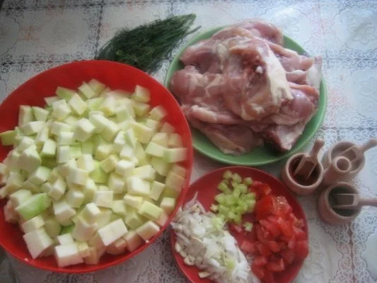 Chicken paprika with zucchini