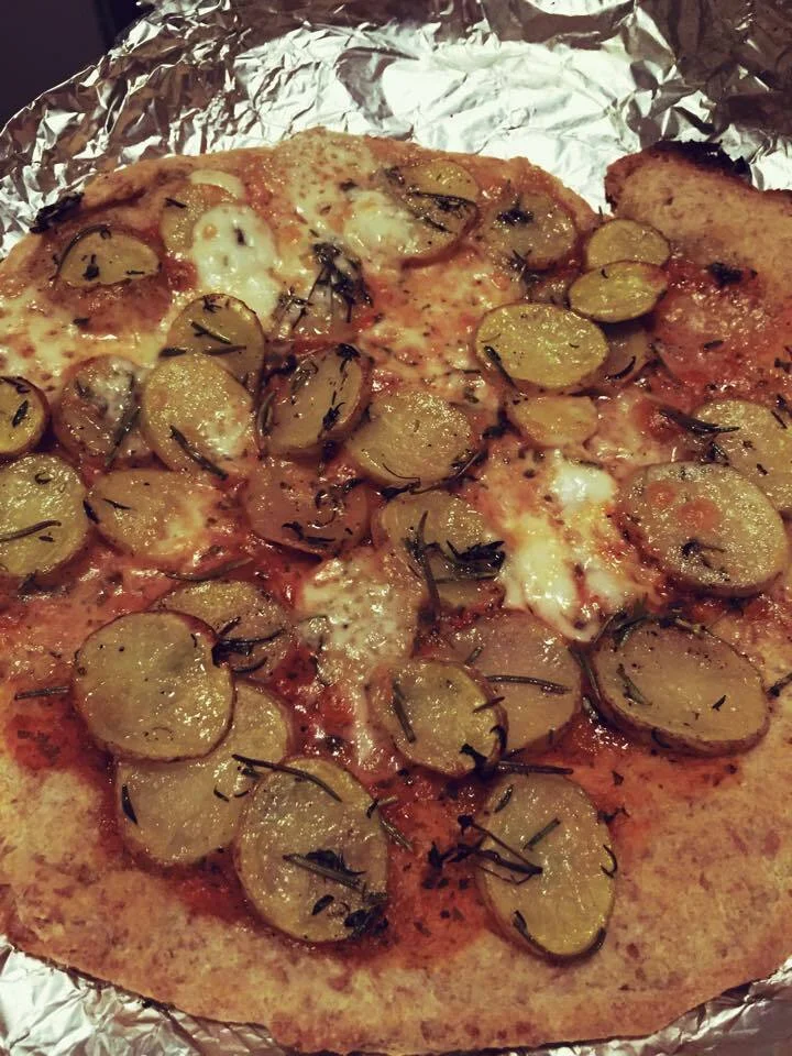 Pizza with rosemary and new potatoes