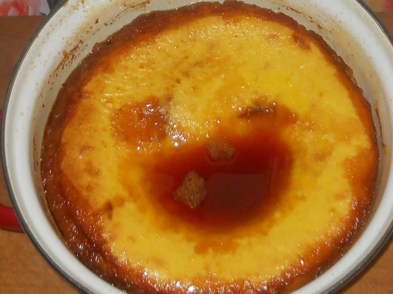 Burnt sugar cream in a cup