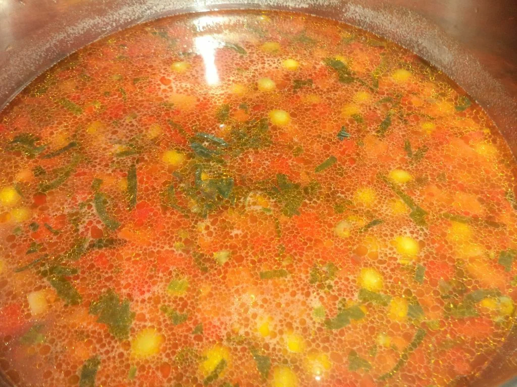 Tomato soup with peas