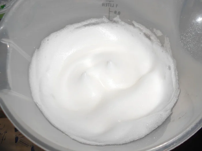 Sweet cheese and raisin Easter bread without dough