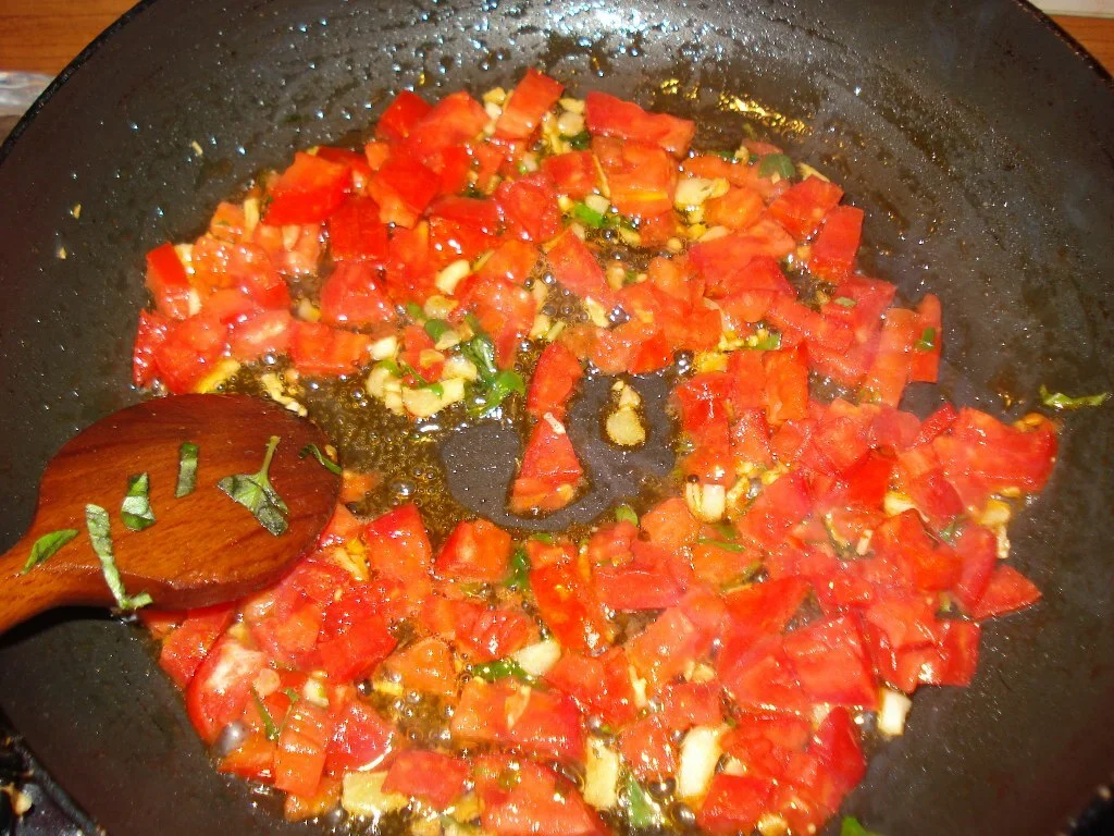 Penne with tuna and olives
