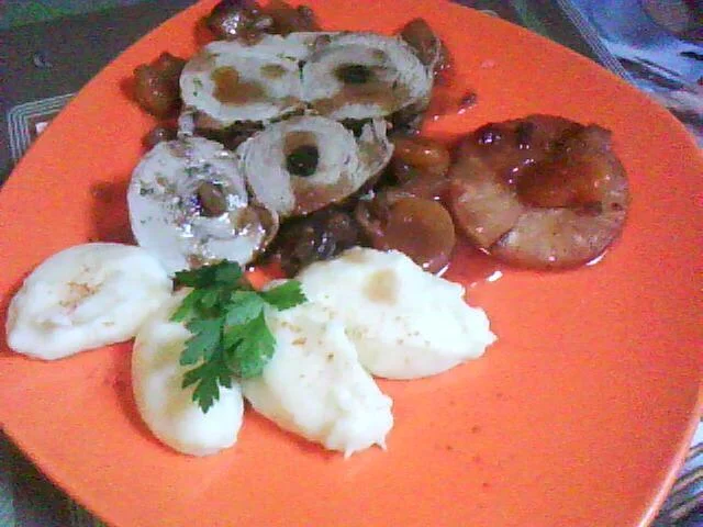 Exotic pork muscle with candied fruits