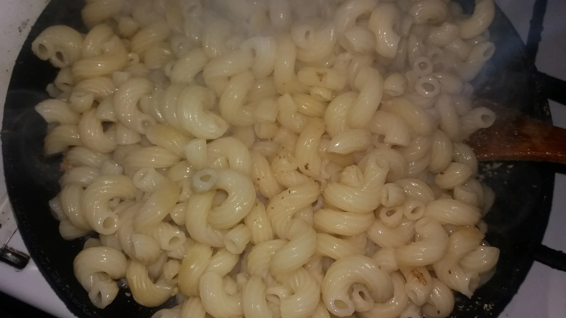 Pasta with walnuts and breadcrumbs