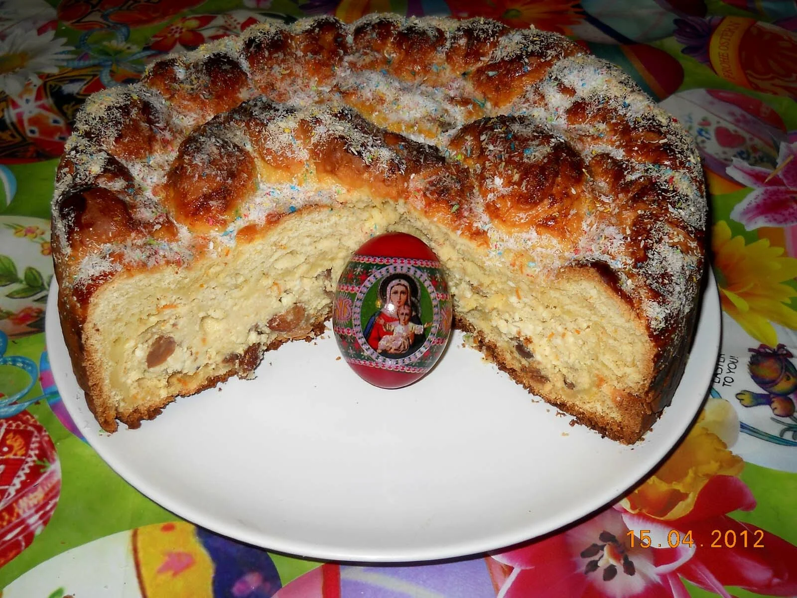 Sweet cheese and raisin pie