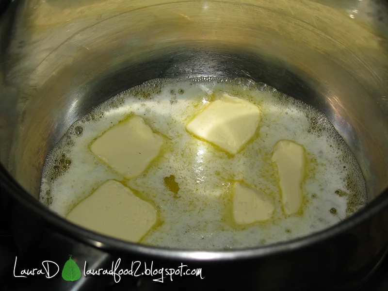 Pasta with creamy blue cheese and spinach sauce