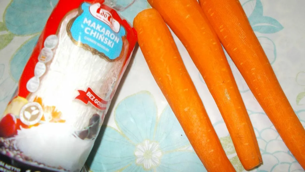 Tomato soup with Chinese rice noodles