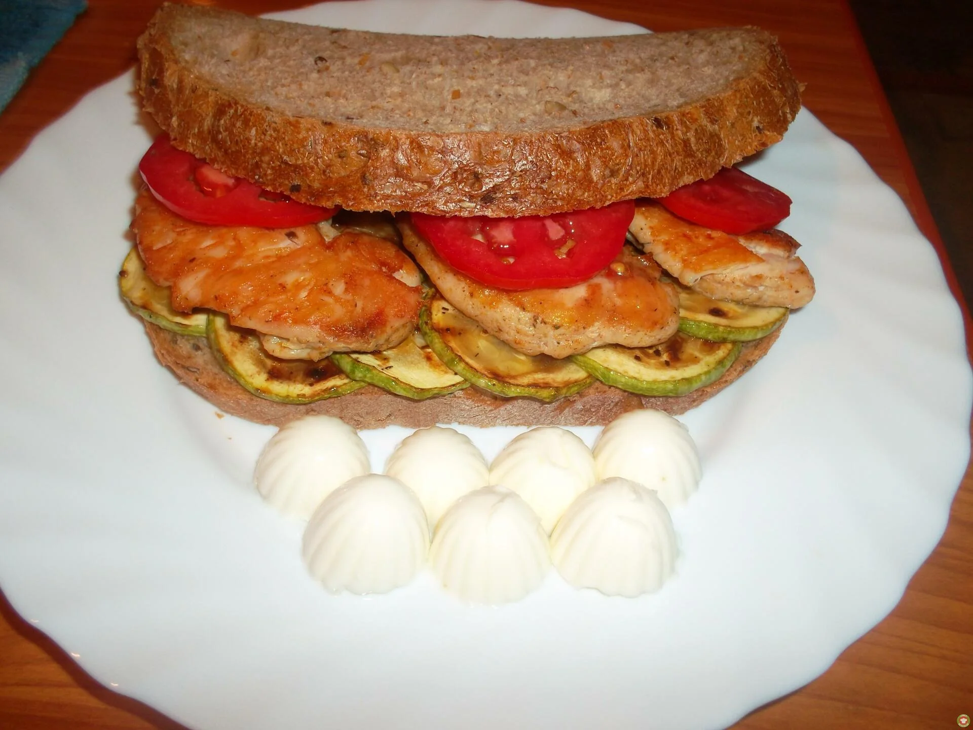 Chicken, zucchini, and milk core sandwich