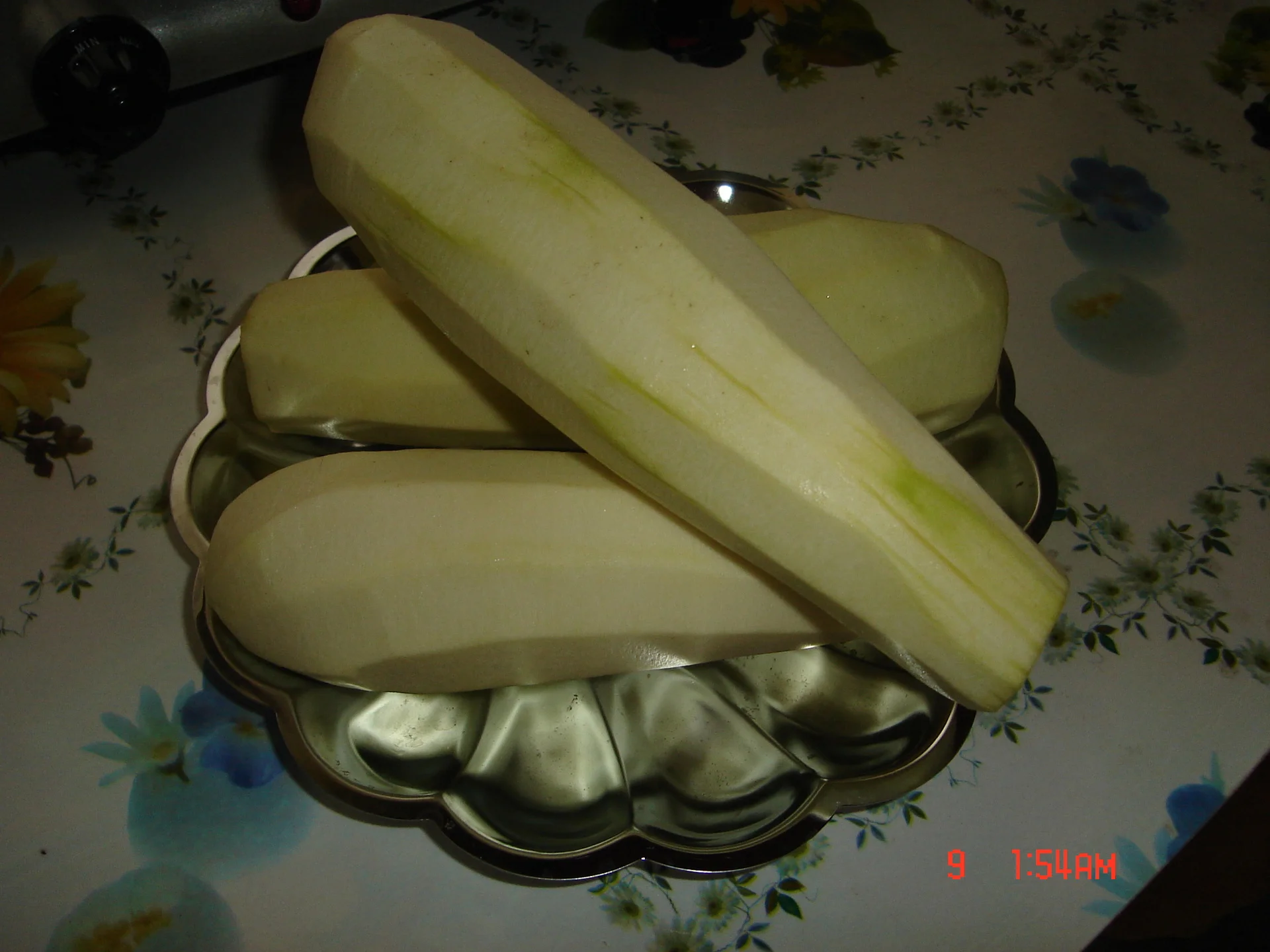 Zucchini soup with sausages and yogurt