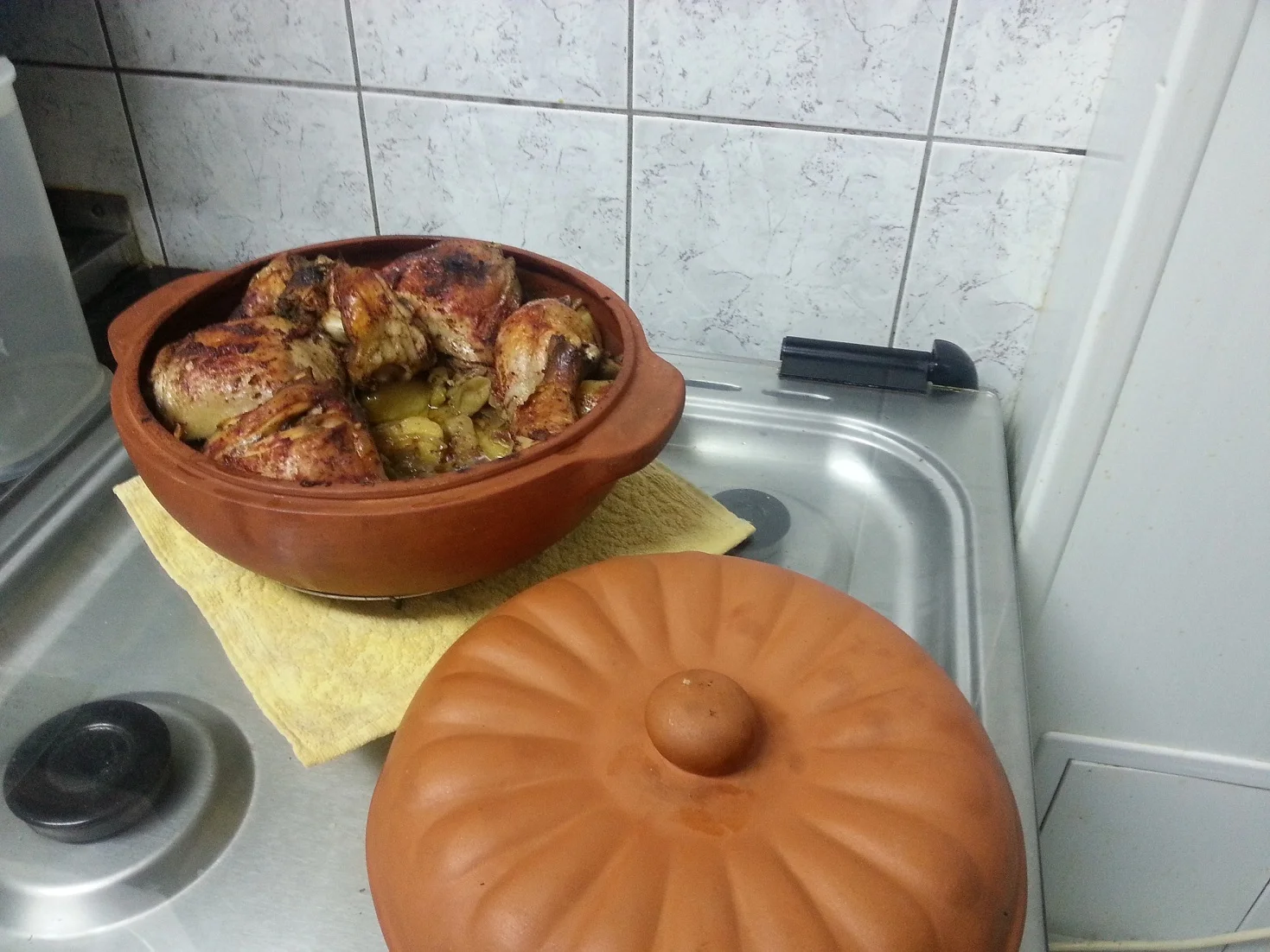 Chicken stew with potatoes and green beans in a Romanian pot