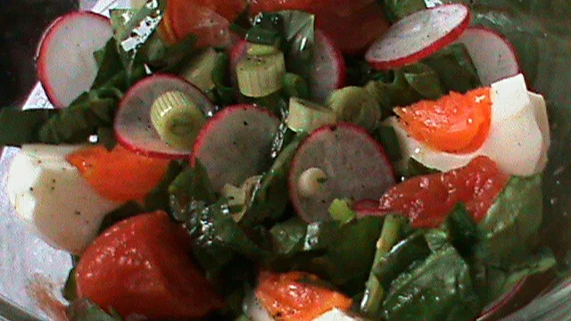 Spinach salad with wild garlic