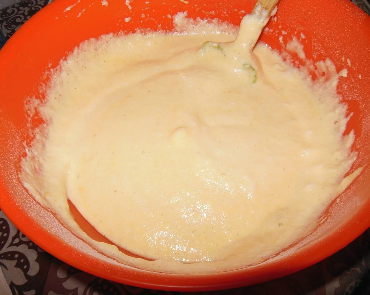 Appetizer roll with pâté and cream cheese