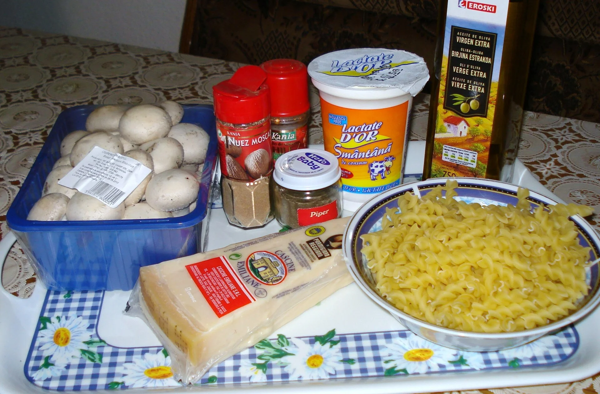 Pasta with mushrooms and parmesan