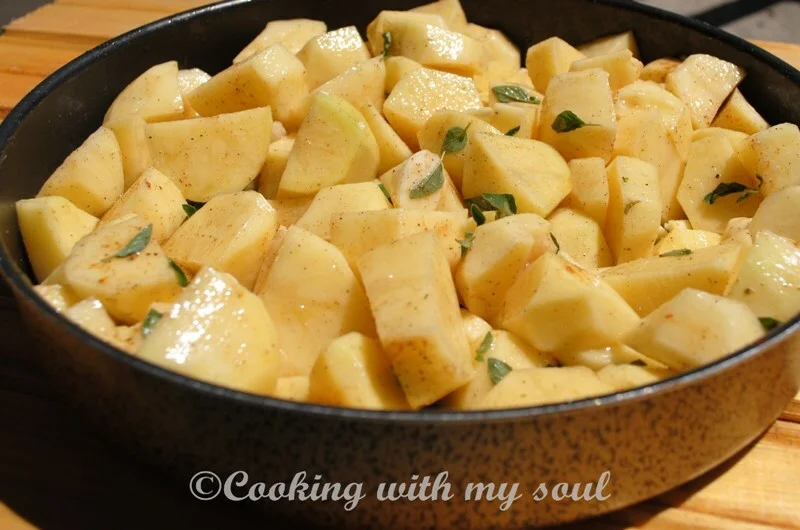 Oven-baked potatoes with garlic