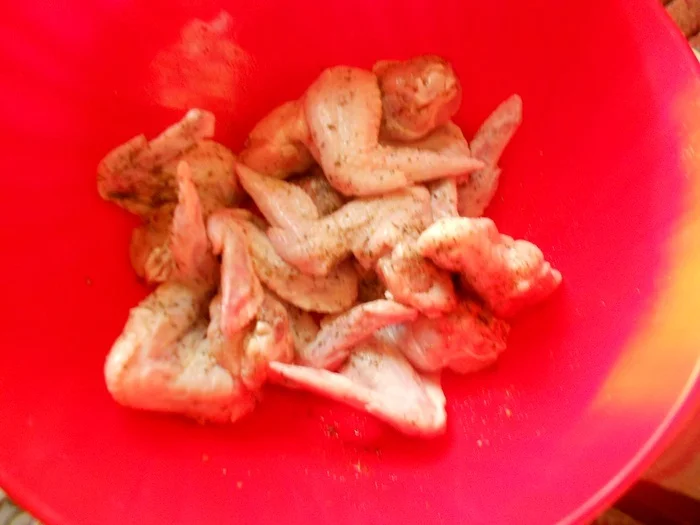 Grilled marinated chicken wings