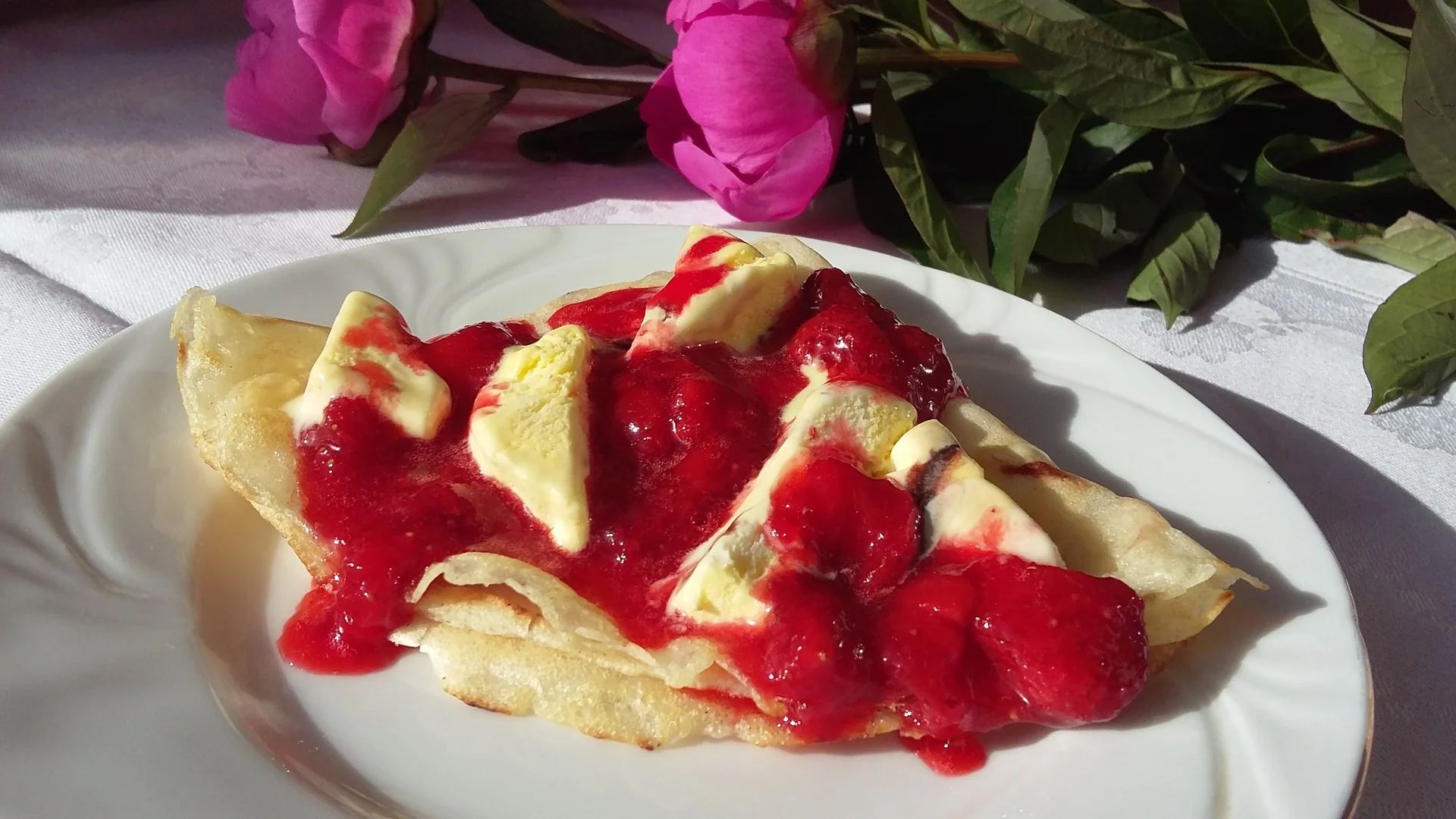 Pancakes with ice cream and strawberry sauce