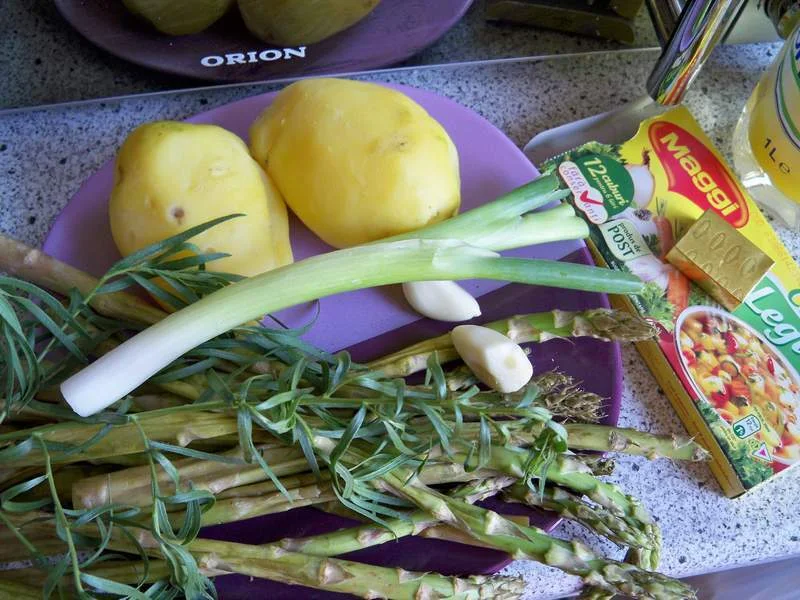 Asparagus cream soup
