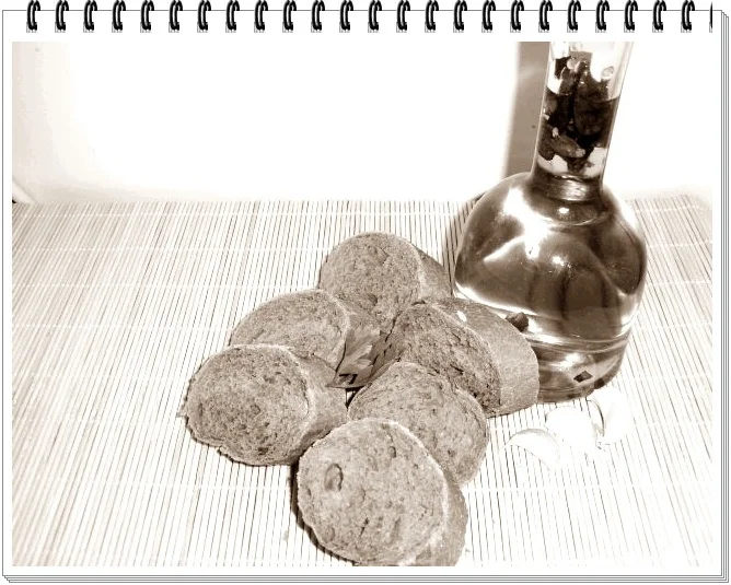 Crostini with beef pastrami and mozzarella