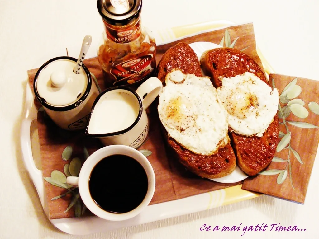 Breakfast: toast with Mexican sauce and eggs