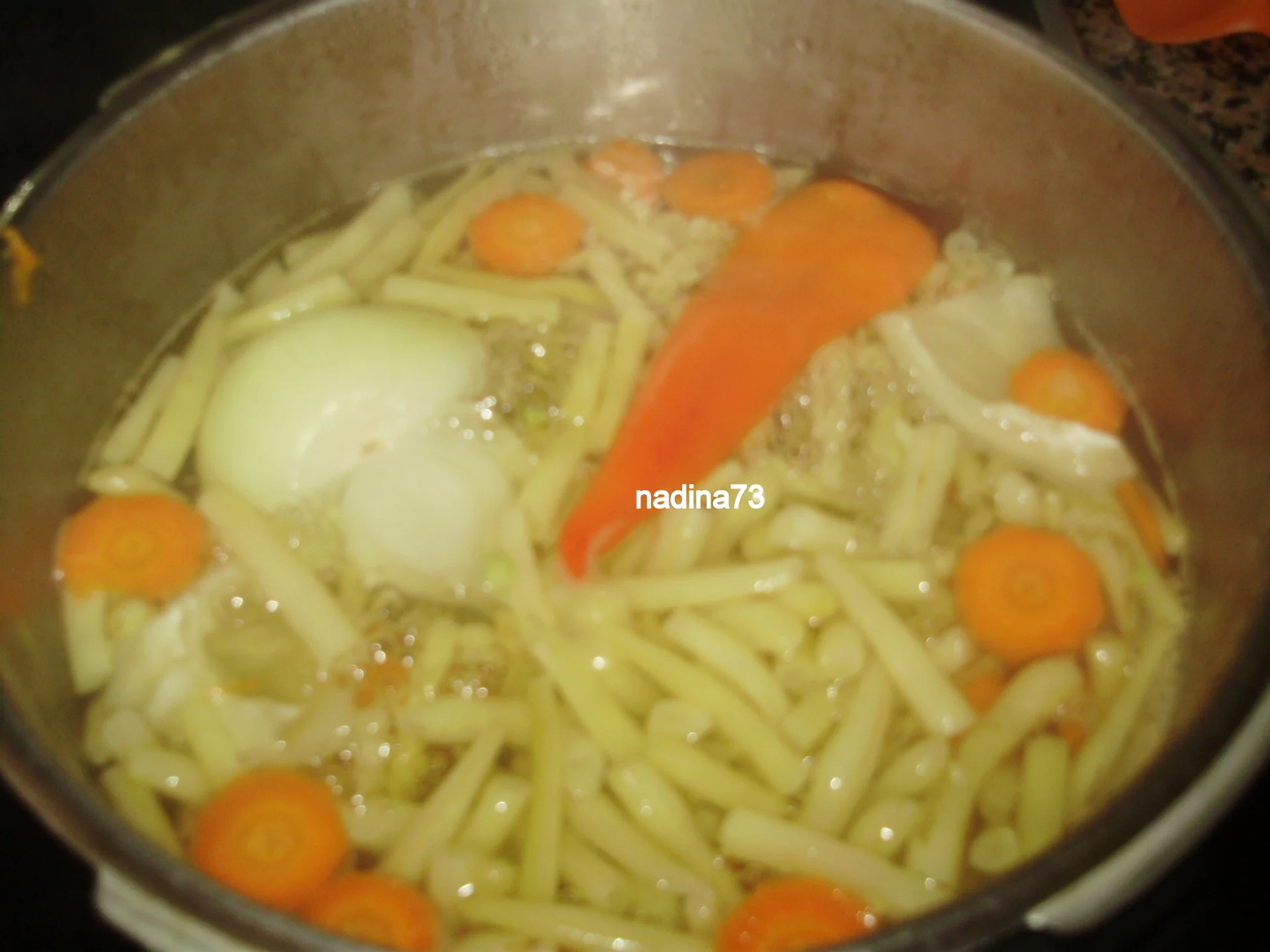 Yellow round bean soup