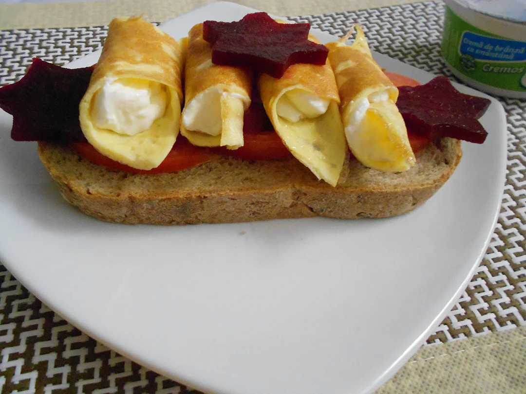 Sandwich with omelette and cream cheese