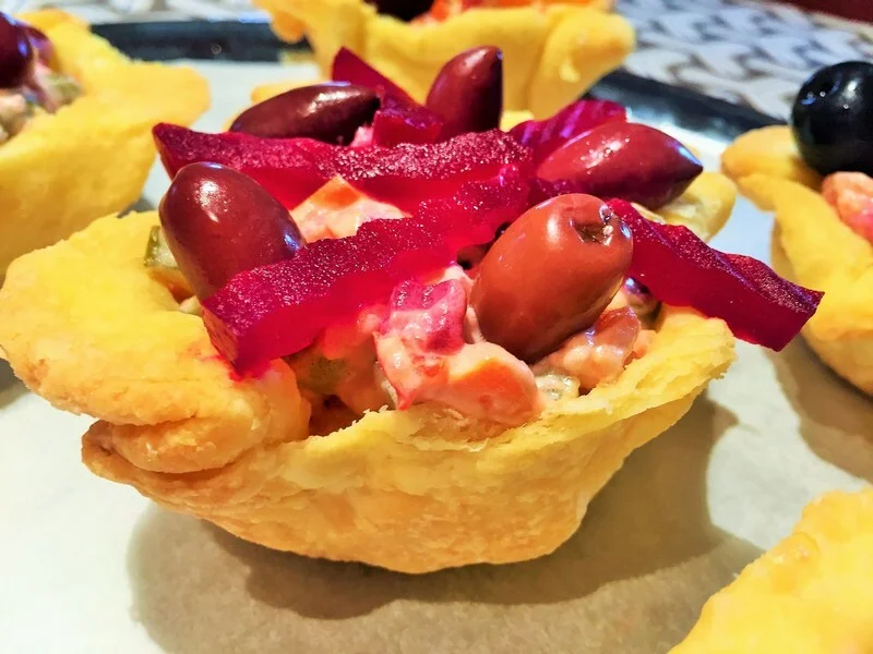 Rustic baskets with Russian-style salad