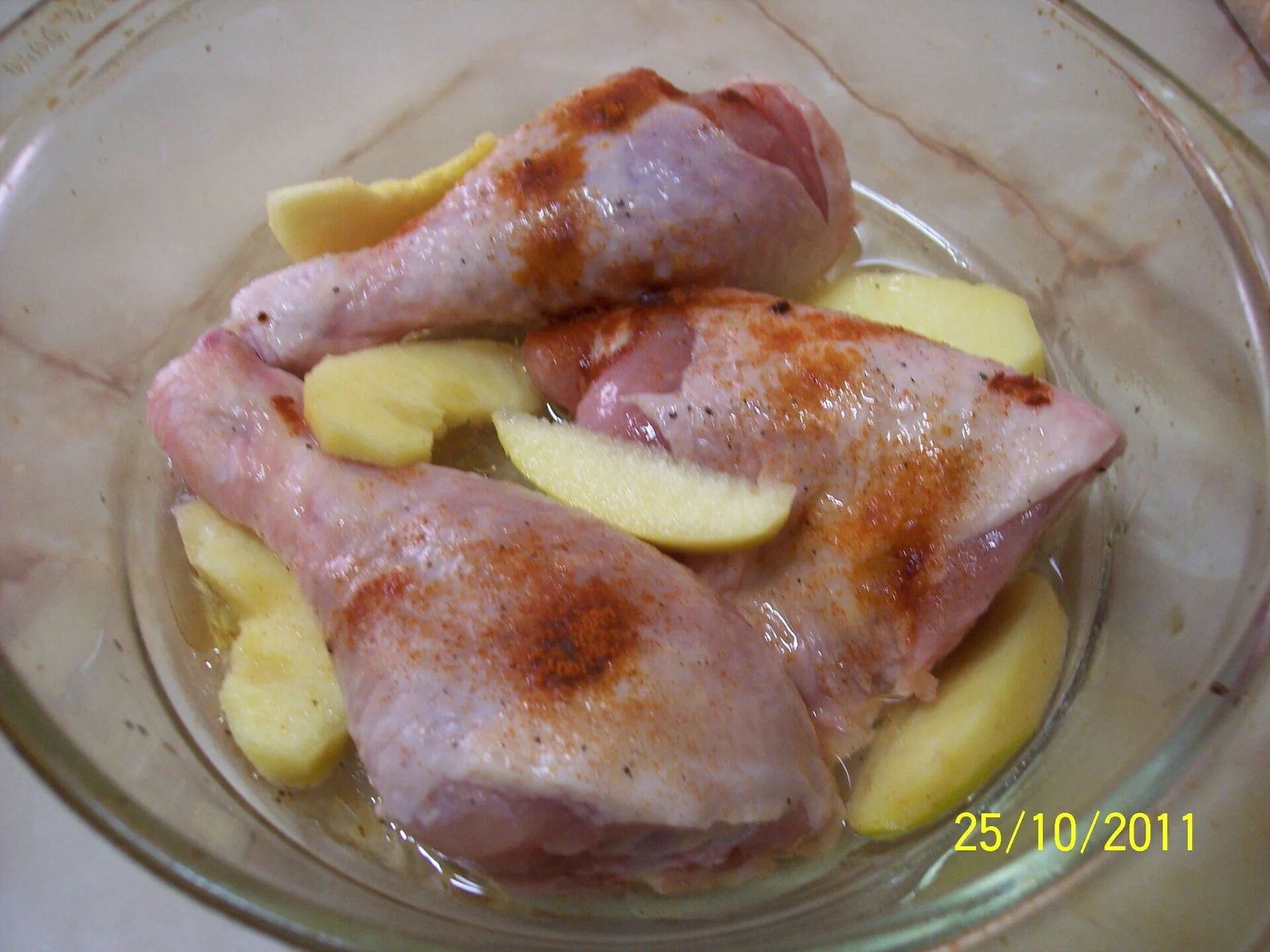 Quince sauce with chicken thighs