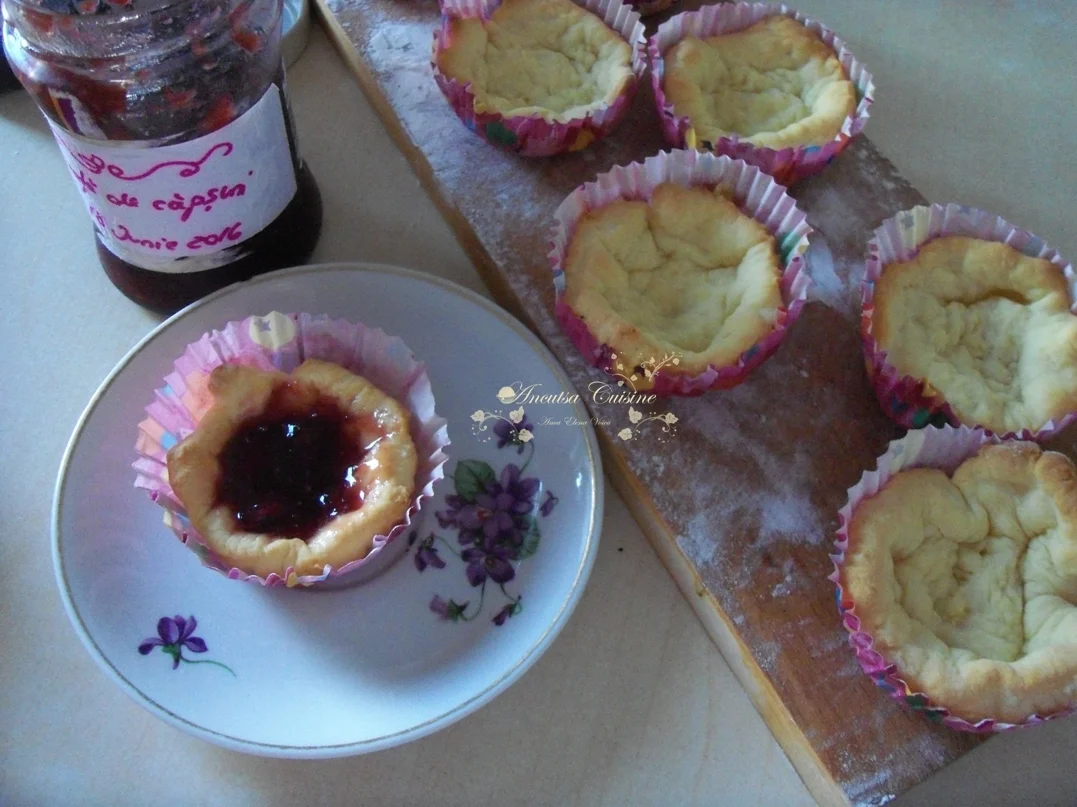 Cheese Tart and Jam Tart