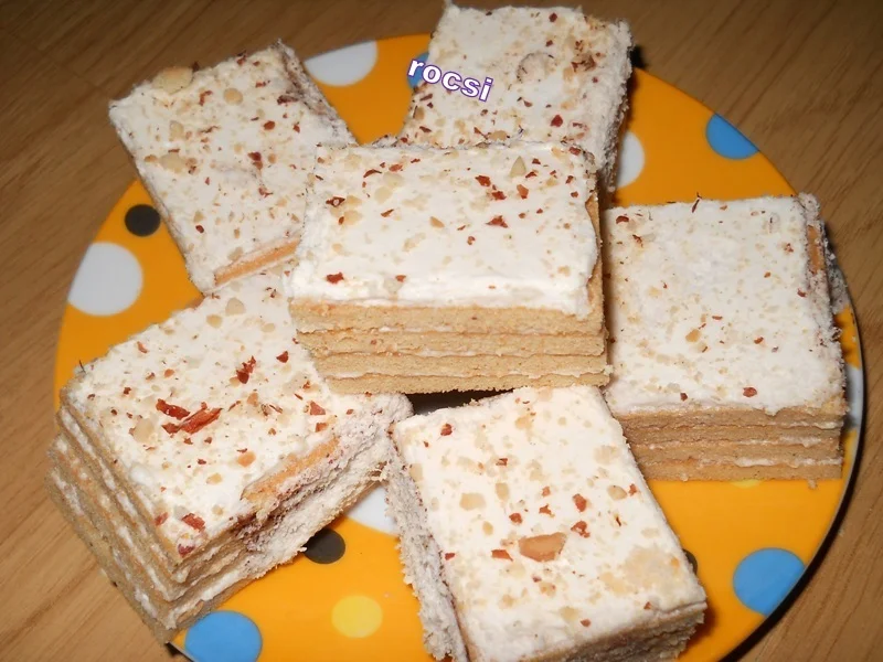 Vanilla cream and hazelnut cake