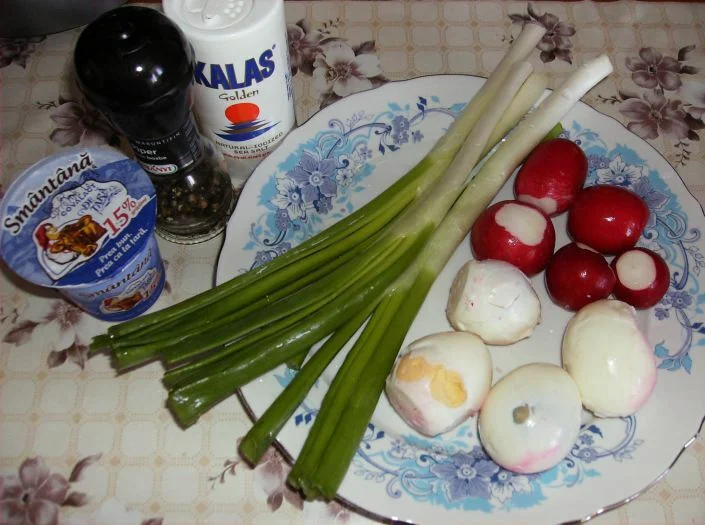 Radish salad with eggs