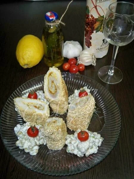 Fish rolls with sesame