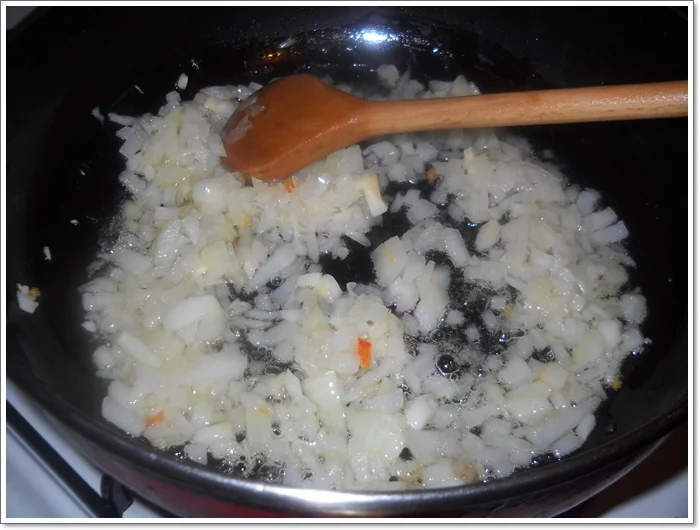 Stuffed cabbage rolls with beans (vegan)