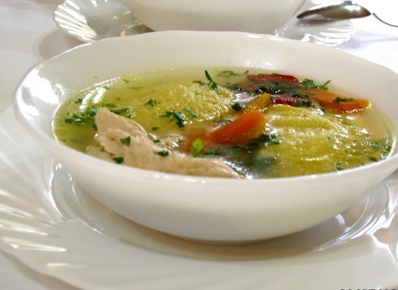 Chicken soup with semolina dumplings