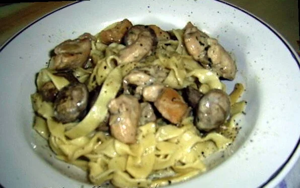 Tagliatelle with chicken and mushrooms