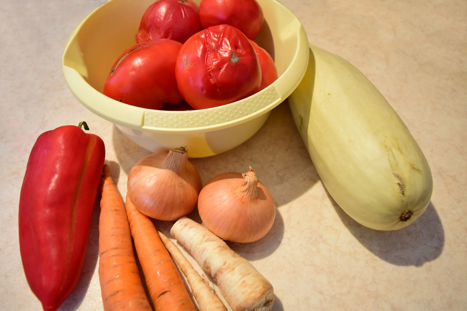 Tomato soup with zucchini and flavored croutons