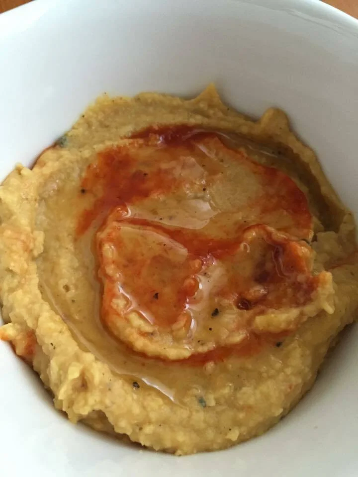 Spicy hummus with honey