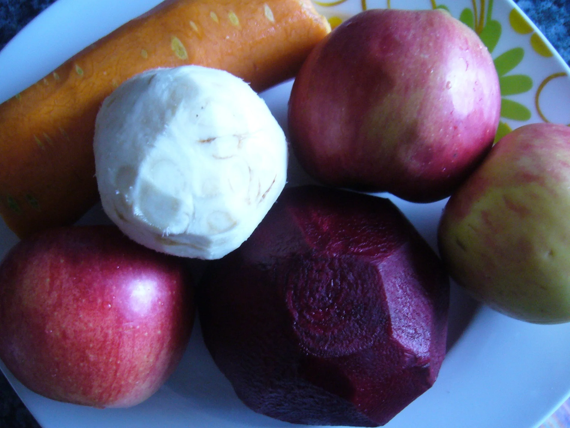 Autumn-colored salad