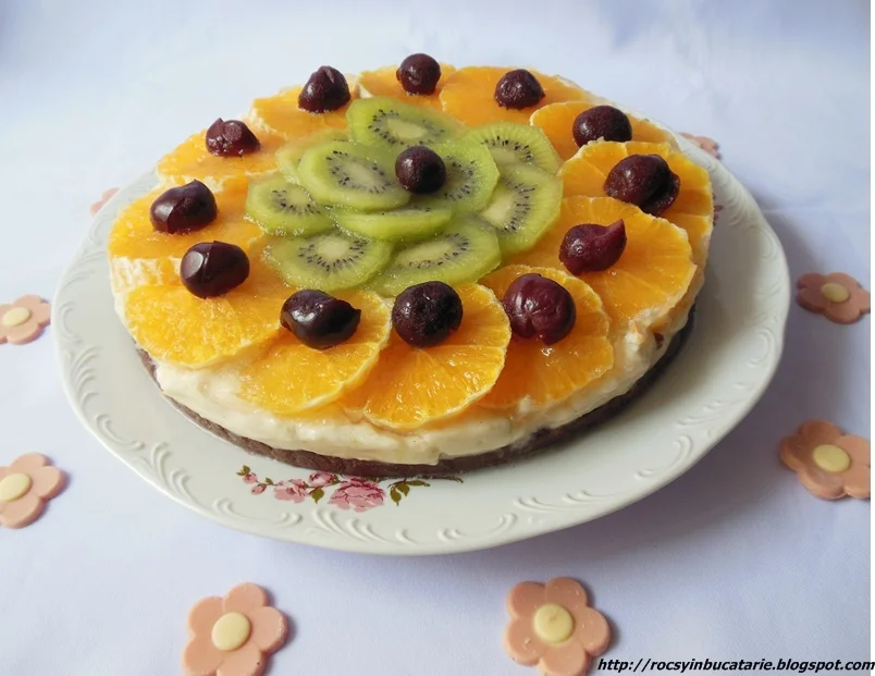 Vanilla cream tart with fruits