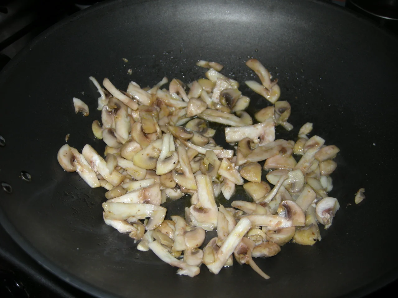 Salmon goujonette with mushrooms