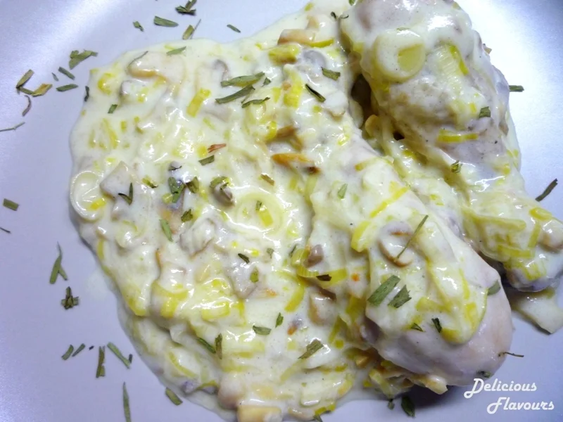 Chicken thighs with leeks and mushrooms