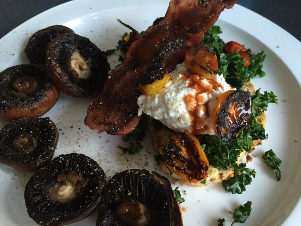 Spicy toast with mushrooms, kale, bacon, and cottage cheese