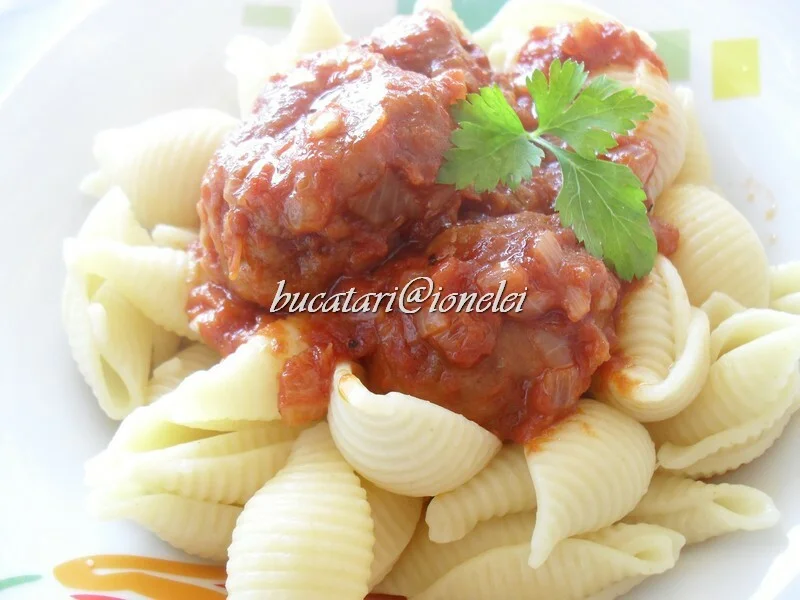 Pasta with meatballs in tomato sauce