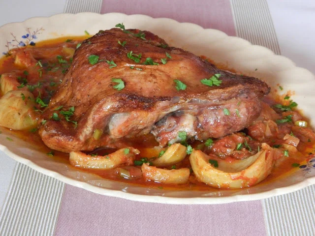 Turkey meat with artichokes and leeks