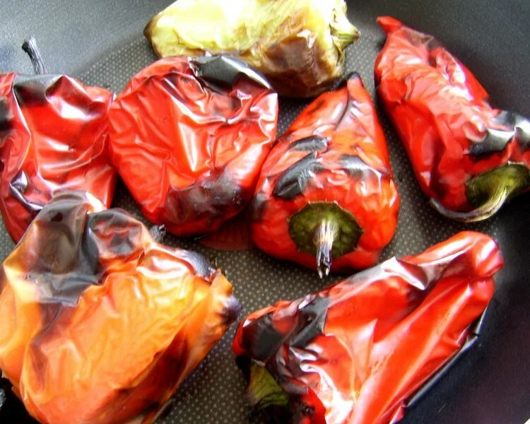 Roasted pepper stuffed with cheese