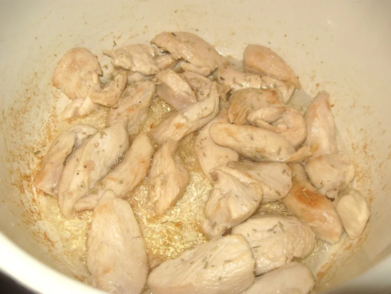 Chicken breast with sour cream and mascarpone