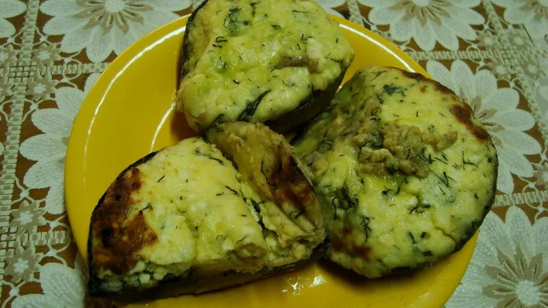 Champignon mushrooms with telemea cheese and dill