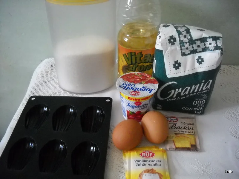 Madeleine with yogurt