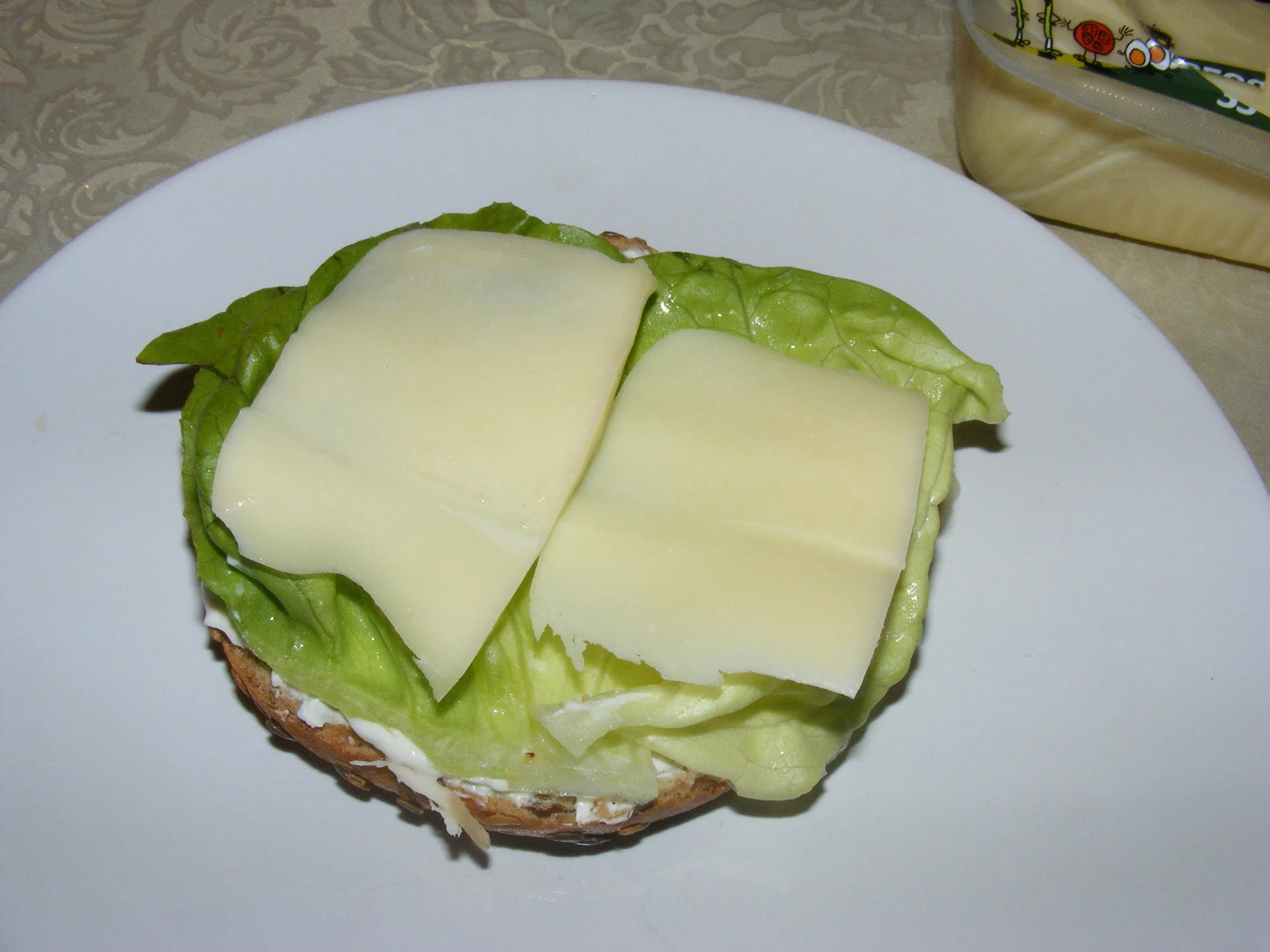Lacto-vegetarian sandwich